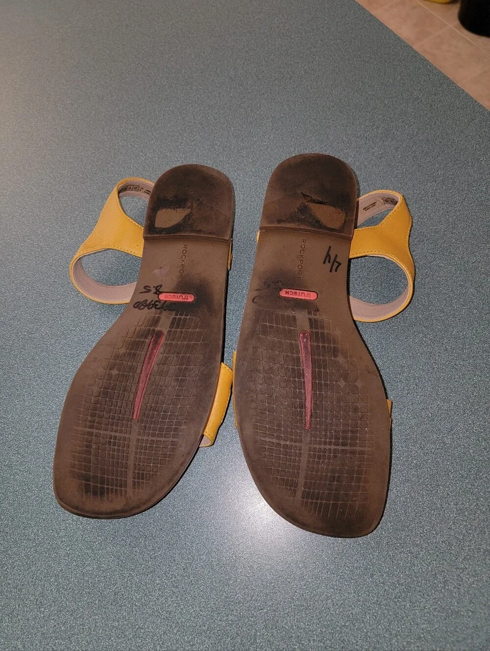 Rockport Total Motion Yellow Leather Sandals Size 8.5